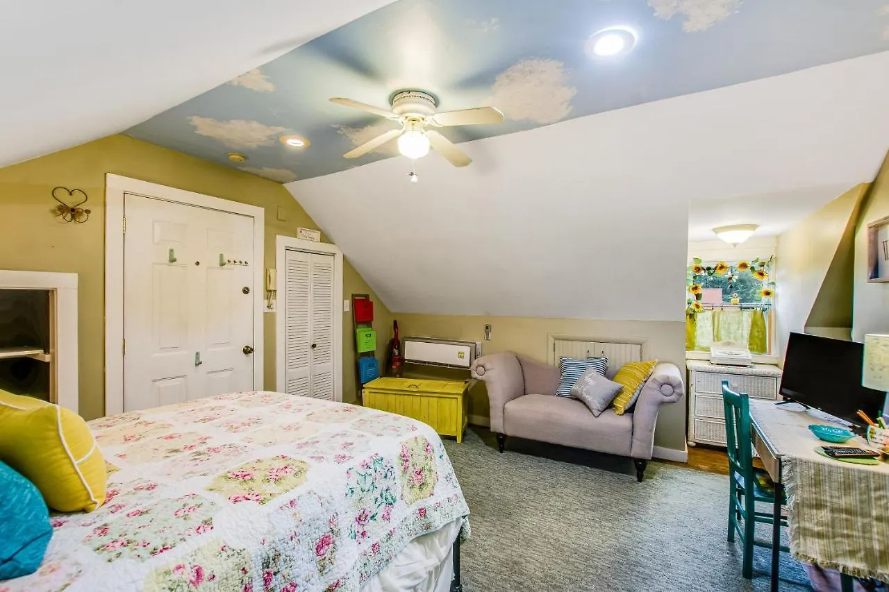 The Studio On Taylor Savannah Hotel